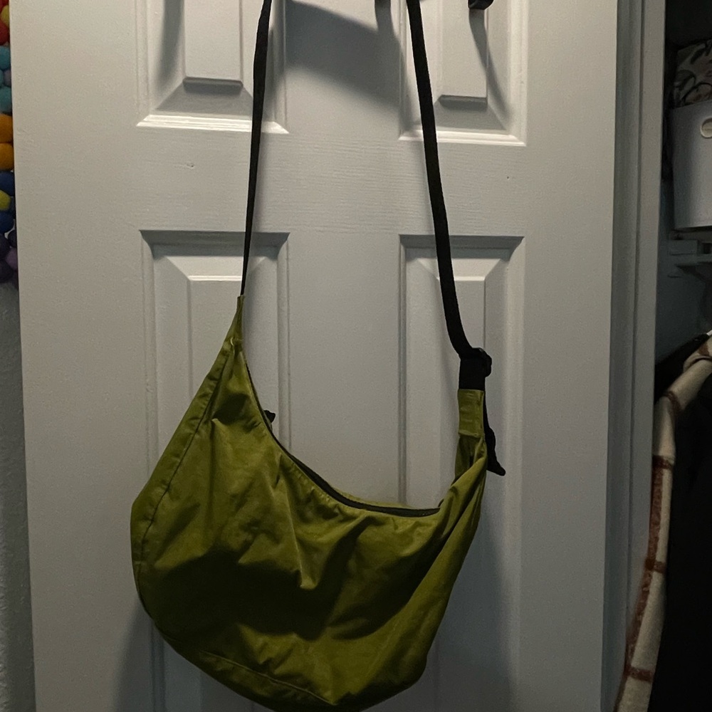 BAGGU Medium Nylon Crescent Bag